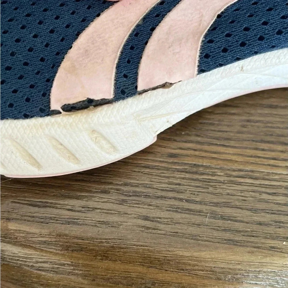 Reebok navy blue and  pink running shoes - Picture 5 of 9